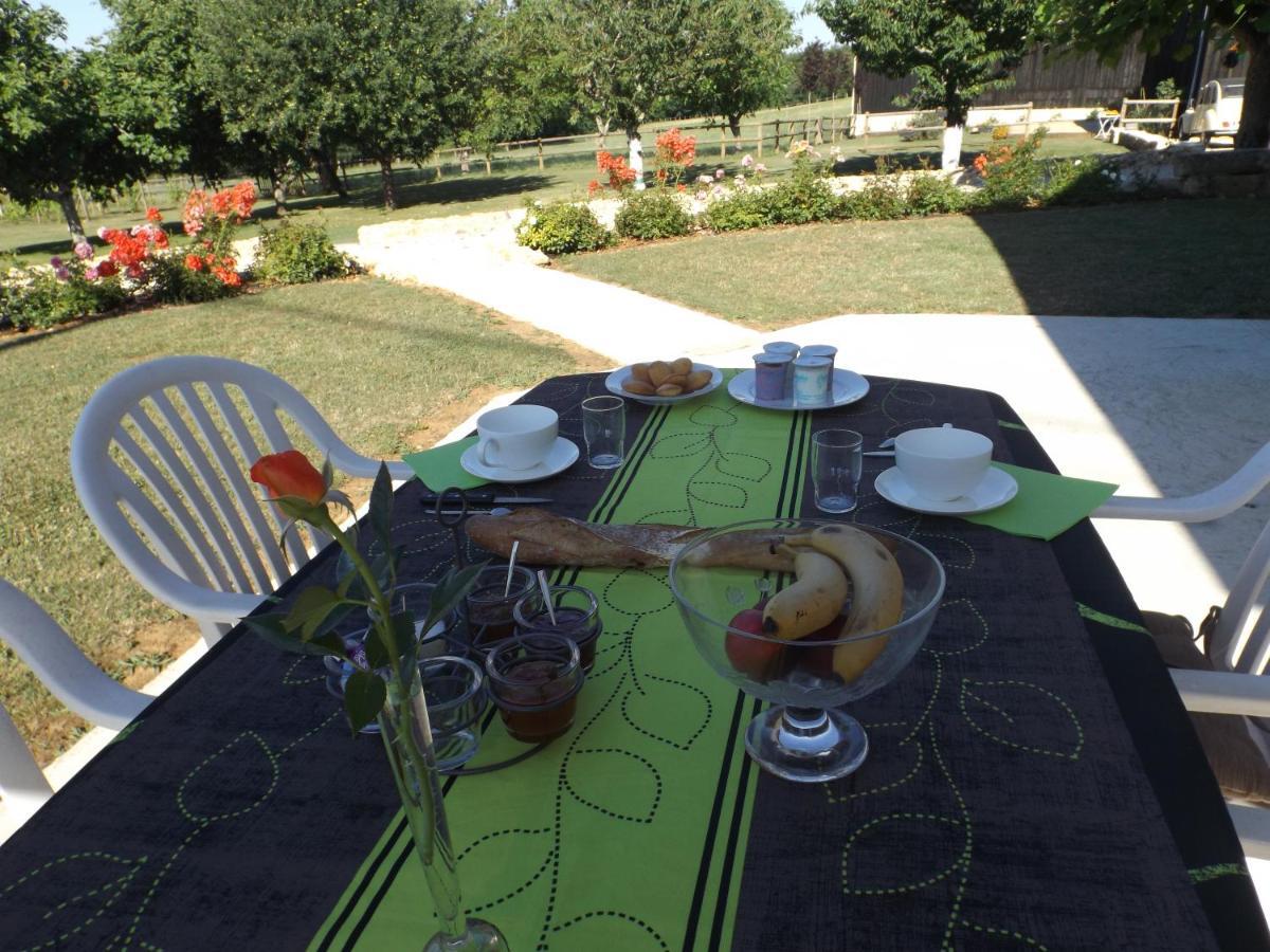Bed & Breakfast Au Calme Lalinde Bagian luar foto